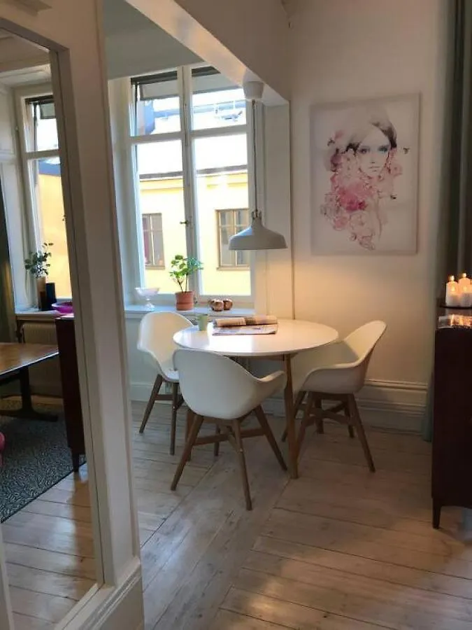 Bohemian And Light One Room Apartment In Sofo 31Sqm Stockholm
